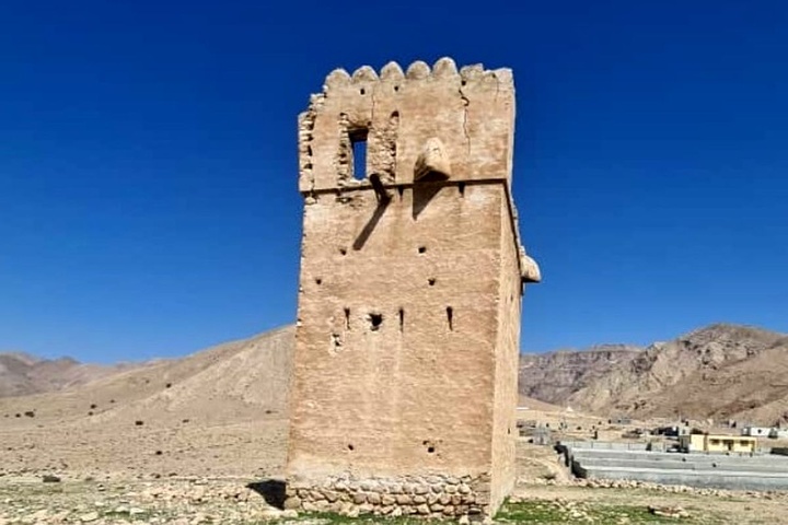 برج تاریخی گری‌کوه؛ یادگار معماری نظامی در بستک