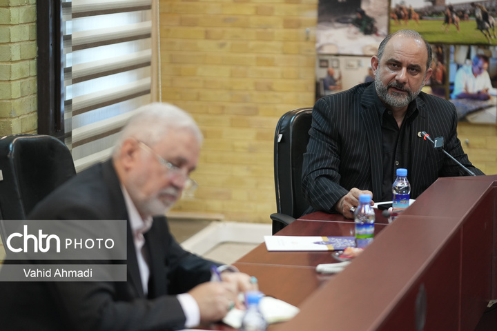 دیدار اعضای انجمن علمی باستان‌شناسی ایران با علی دارابی