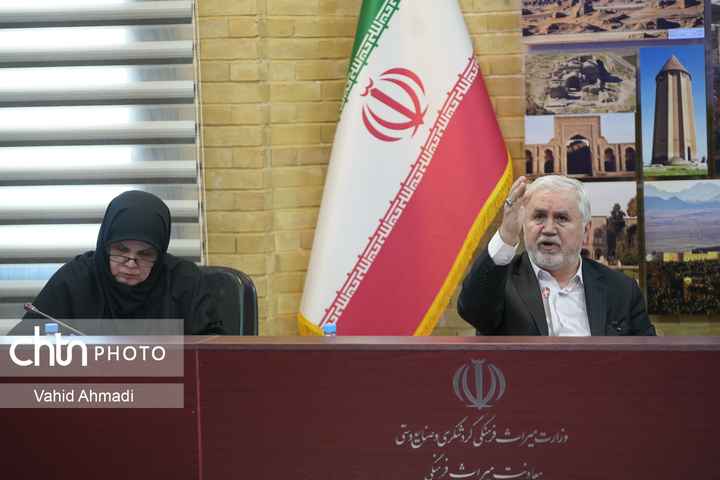 دیدار اعضای انجمن علمی باستان‌شناسی ایران با علی دارابی