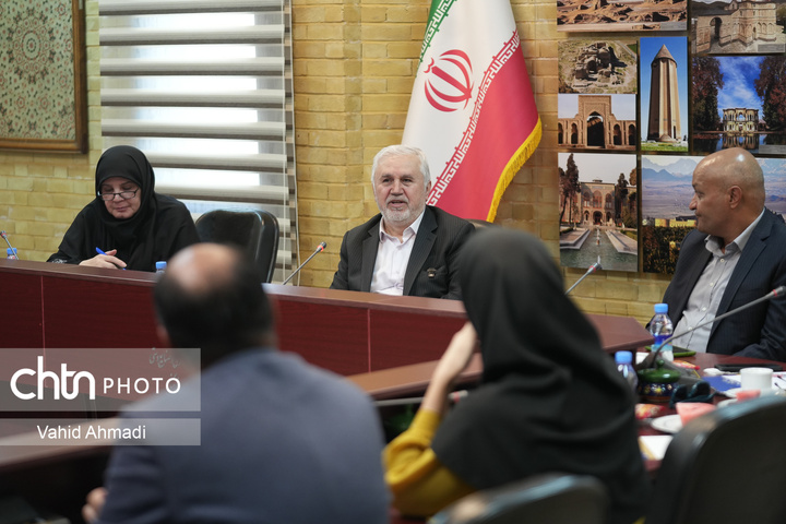 دیدار اعضای انجمن علمی باستان‌شناسی ایران با علی دارابی