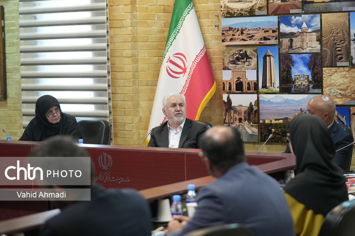 دیدار اعضای انجمن علمی باستان‌شناسی ایران با علی دارابی