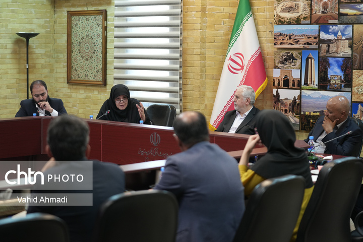 دیدار اعضای انجمن علمی باستان‌شناسی ایران با علی دارابی