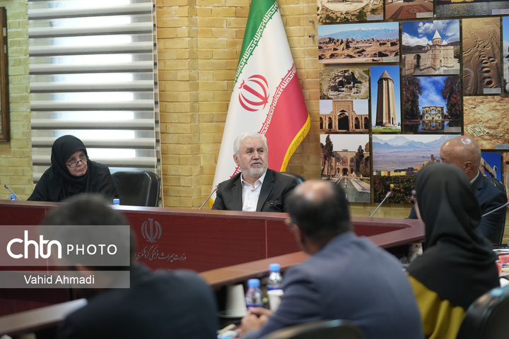 دیدار اعضای انجمن علمی باستان‌شناسی ایران با علی دارابی