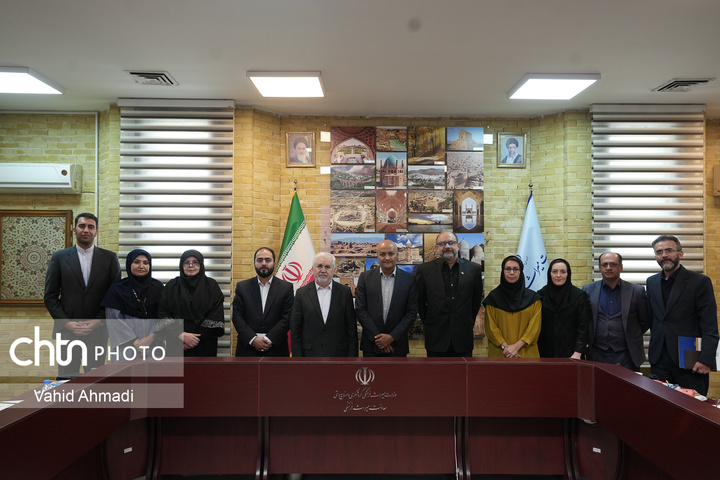 دیدار اعضای انجمن علمی باستان‌شناسی ایران با علی دارابی