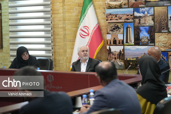 دیدار اعضای انجمن علمی باستان‌شناسی ایران با علی دارابی