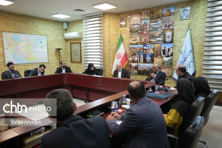 دیدار اعضای انجمن علمی باستان‌شناسی ایران با علی دارابی