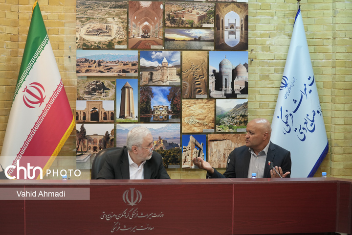 دیدار اعضای انجمن علمی باستان‌شناسی ایران با علی دارابی