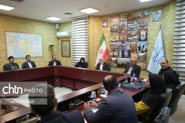 دیدار اعضای انجمن علمی باستان‌شناسی ایران با علی دارابی