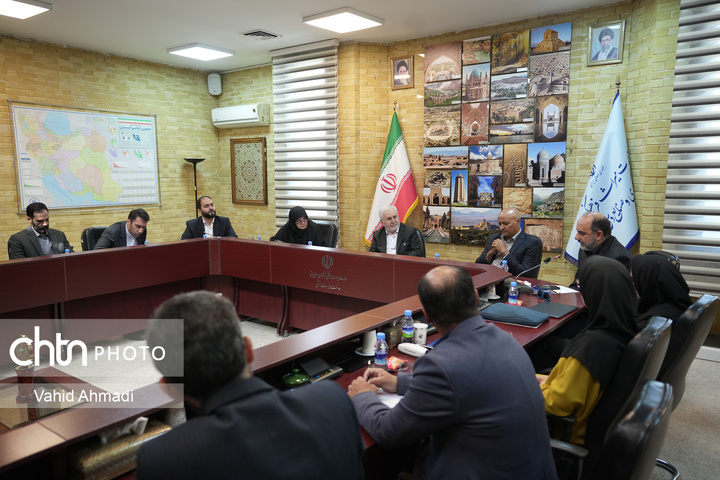 دیدار اعضای انجمن علمی باستان‌شناسی ایران با علی دارابی