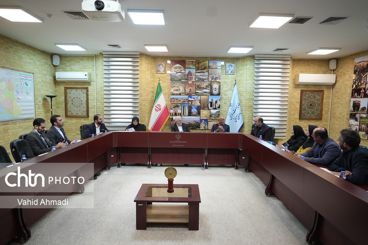 دیدار اعضای انجمن علمی باستان‌شناسی ایران با علی دارابی