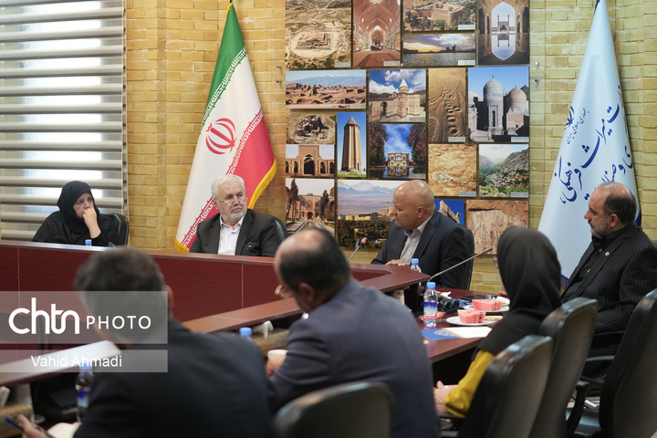 دیدار اعضای انجمن علمی باستان‌شناسی ایران با علی دارابی