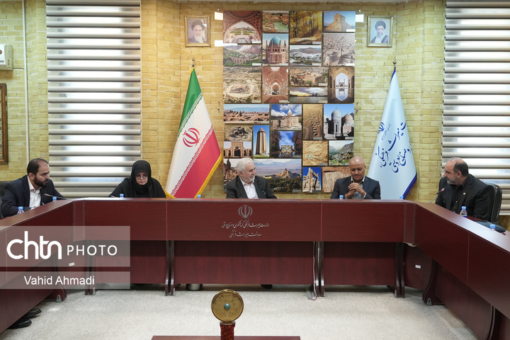 دیدار اعضای انجمن علمی باستان‌شناسی ایران با علی دارابی