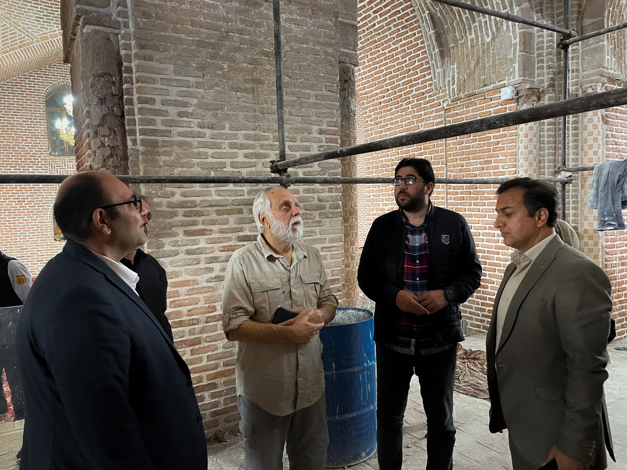 بازدید ارزیابان تهیه پرونده ثبتجهانی مساجد تاریخی از مسجد جامع مرند