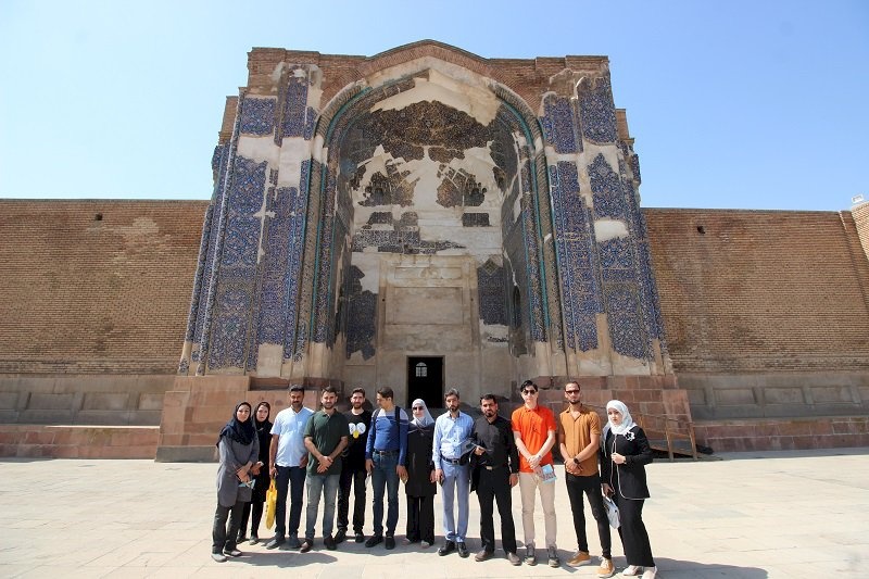 بازدید دانشجویان خارجی از مسجد کبود تبریز 