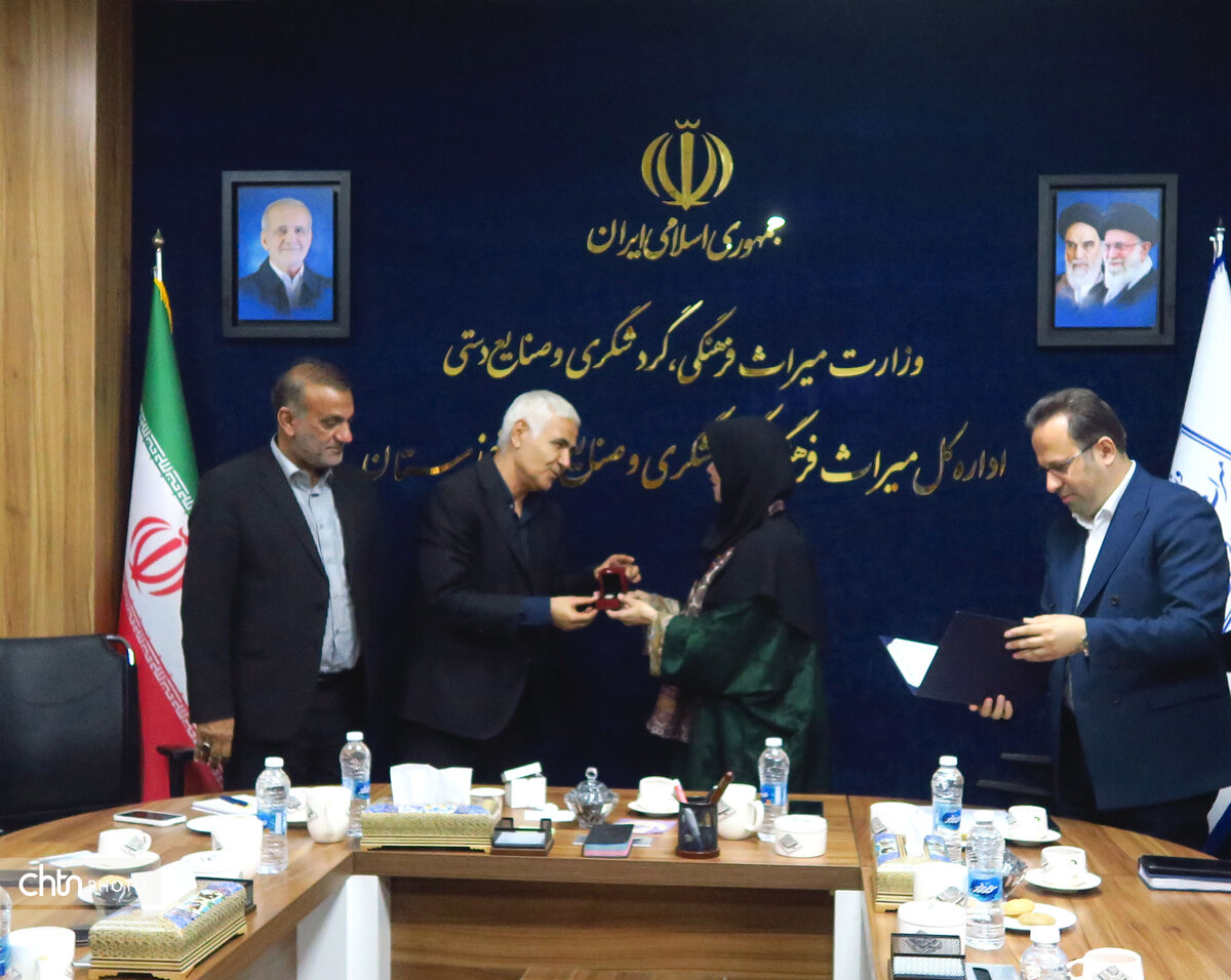 تجلیل معاون صنایعدستی کشور از پدر صنایعدستی خوزستان/ صنایعدستی اقتصاد هویتبنیان است