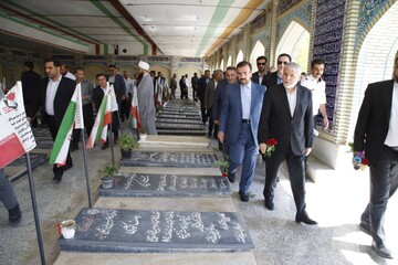 ادای احترام وزیر میراث‌فرهنگی به شهدای سپیدان/ آغاز سفر به دیار طبیعت و فرهنگ