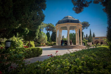 حافظ؛ آفتاب بی‌نقاب