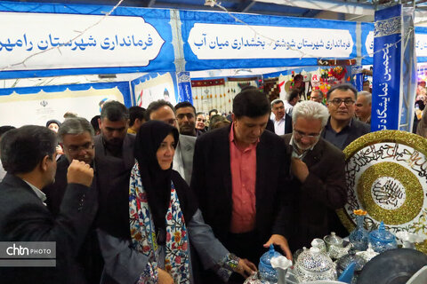 بازدید معاون صنایع دستی وزیر میراث فرهنگی، گردشگری و صنایع دستی از نمایشگاه توانمندی‌های روستاها و عشایر در اهواز