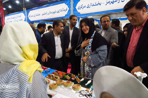 بازدید معاون صنایع دستی وزیر میراث فرهنگی، گردشگری و صنایع دستی از نمایشگاه توانمندی‌های روستاها و عشایر در اهواز