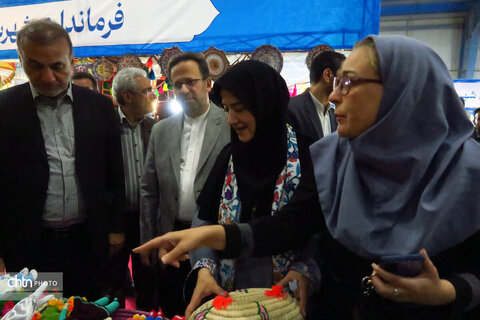 بازدید معاون صنایع دستی وزیر میراث فرهنگی، گردشگری و صنایع دستی از نمایشگاه توانمندی‌های روستاها و عشایر در اهواز