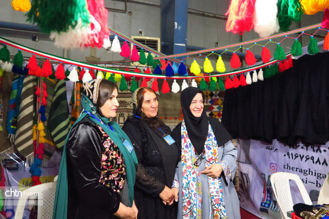 بازدید معاون صنایع دستی وزیر میراث فرهنگی، گردشگری و صنایع دستی از نمایشگاه توانمندی‌های روستاها و عشایر در اهواز
