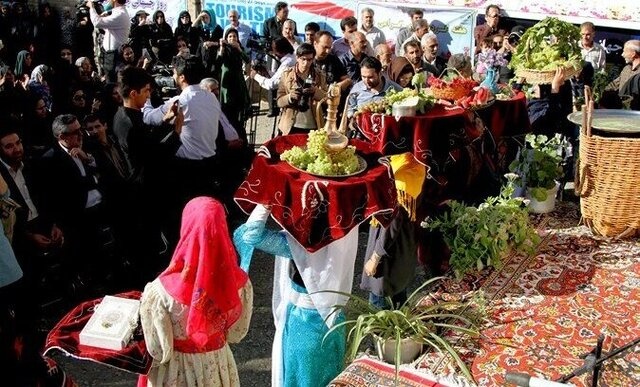 رشد ۳۳ درصدی اقامت گردشگران در ملایر همزمان با جشنواره‌های پاییزی