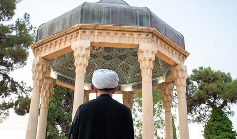 زائران خیال در حریم حافظ