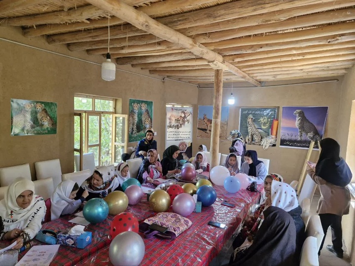 برگزاری برنامه فرهنگی و آموزشی برای کودکان روستای قلعه‌بالا به مناسبت هفته ملی کودک