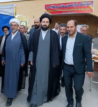 بازدید حجت‌الاسلام سیدعلی خمینی از نمایشگاه دستاوردهای روستایی شهرستان خمین