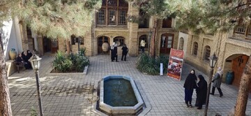 بازدید سالمندان مرکز توان‌بخشی سرو از موزه لطفعلیان و عمارت مصدقی ملایر  