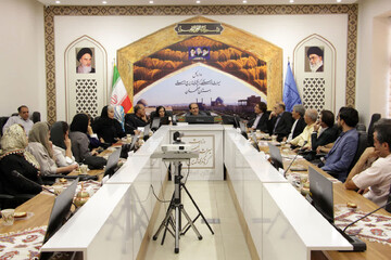 تجلیل از پیشکسوتان و هنرمندان نمایشگاه «آتش و نقش» در اصفهان