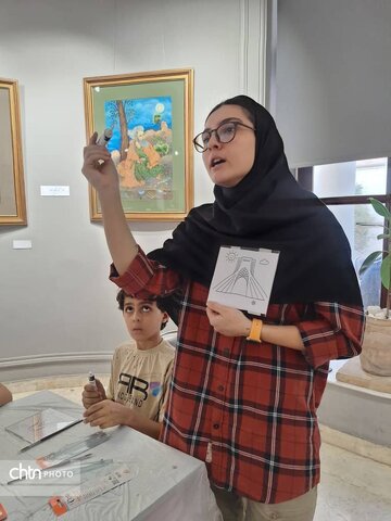 کودکان تهرانی با هنر نقاشی پشت شیشه آشنا شدند