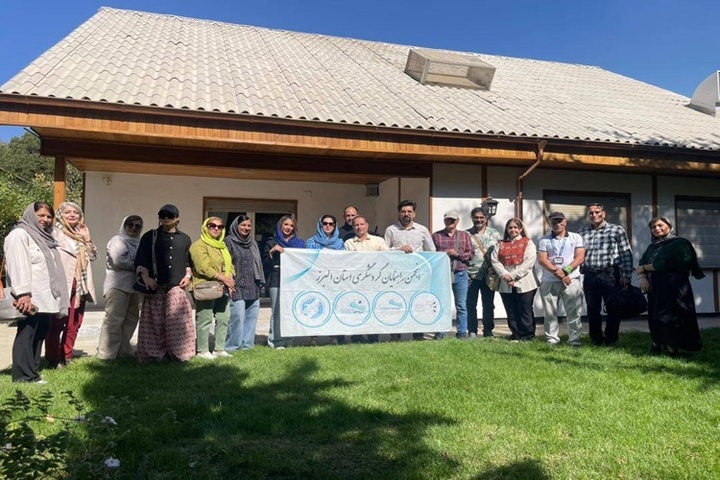 بازدید راهنمایان گردشگری البرز از خانه‌موزه احمد شاملو