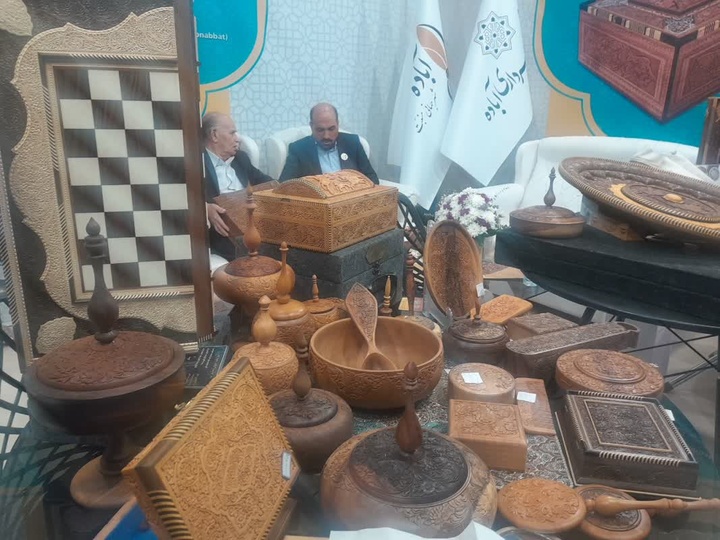 حضور هنرمندان آباده در اکسپوی شیراز با تمرکز بر منبت، گیوه و قالی