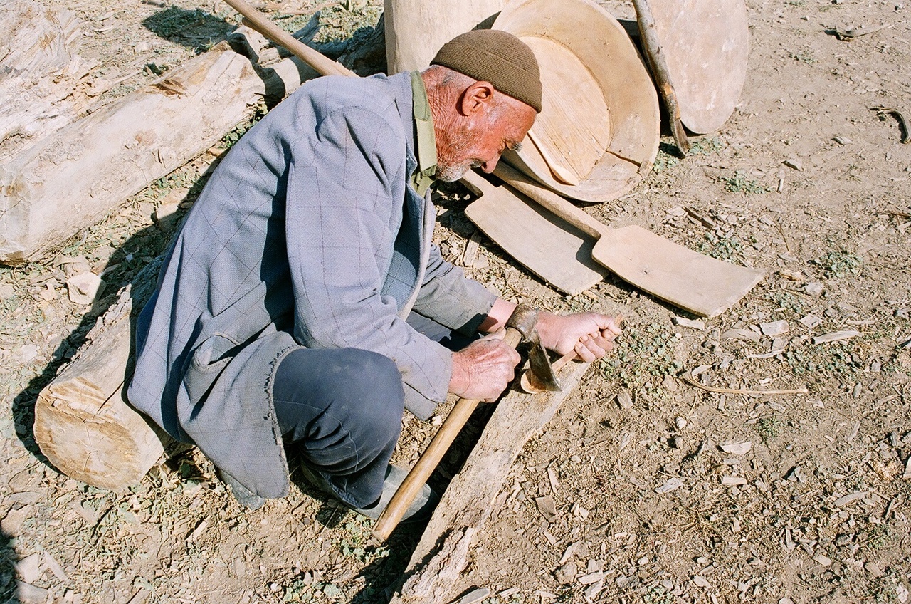 هنر لاکتراشی کالپوش؛ جلوهای از دانش بومی و هویت فرهنگی در شهرستان میامی
