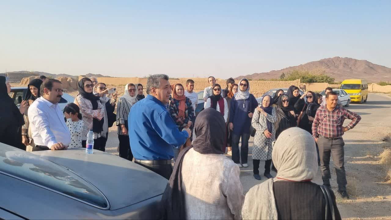 برگزاری نشست پژوهشی یزد، حافظ، ایرج افشار