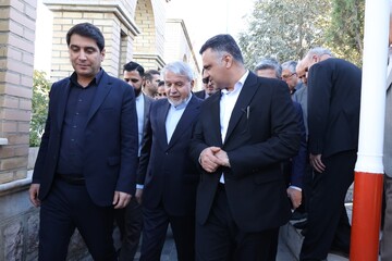 آغاز سفر دو روزه وزیر میراث‌فرهنگی، گردشگری و صنایع‌دستی به کردستان/ ادای احترام به مقام شامخ شهدای کردستان در بدو ورود به سنندج