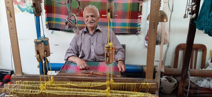 استاد احمد بامشاد، پیشکسوت موج بافی استان قزوین