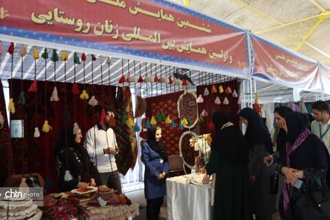 معاون صنایع‌دستی و هنرهای سنتی کشور:مزیت رقابتی خراسان رضوی در توزیع و عرضه صنایع‌دستی است