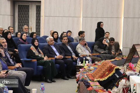 معاون صنایع‌دستی و هنرهای سنتی کشور:مزیت رقابتی خراسان رضوی در توزیع و عرضه صنایع‌دستی است