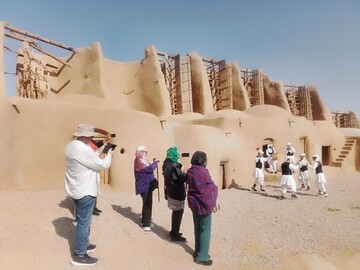 بازدید دومین گروه از گردشگران خارجی در مهرماه جاری از جاذبه های تاریخی شهرستان خواف