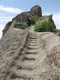 مرمت قلعه پشتاپ و ایجاد راه دسترسی در هوراند-آذربایجان شرقی