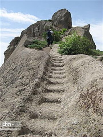 مرمت قلعه پشتاپ و ایجاد راه دسترسی در هوراند-آذربایجان شرقی