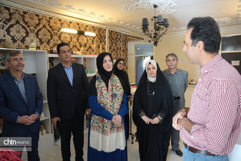 بازدید معاون صنایع‌دستی کشور از آموزشگاه هنرهای تجسمی صبا کرمان؛ تأکید بر کیفی‌سازی و برندسازی آثار