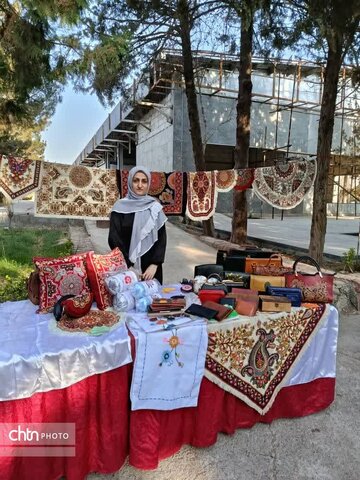 رپایی نمایشگاه صنایع دستی در حاشیه نشست فرمانداران در ساوجبلاغ