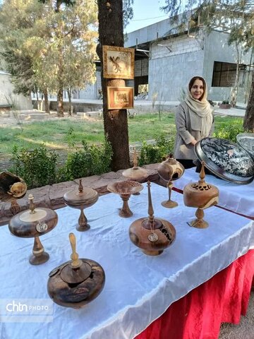 رپایی نمایشگاه صنایع دستی در حاشیه نشست فرمانداران در ساوجبلاغ