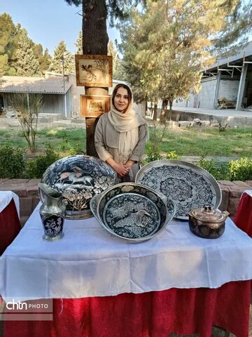 رپایی نمایشگاه صنایع دستی در حاشیه نشست فرمانداران در ساوجبلاغ