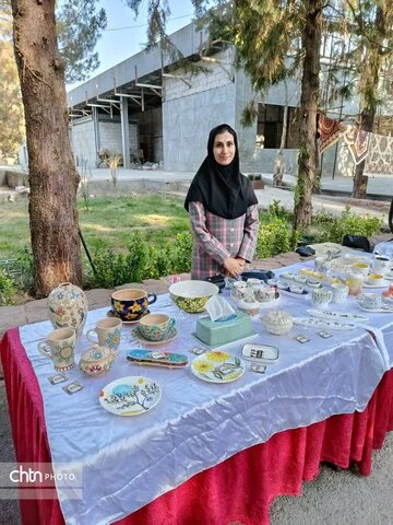 رپایی نمایشگاه صنایع دستی در حاشیه نشست فرمانداران در ساوجبلاغ