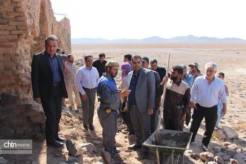 بازدید مسئولان اردکان از مرمت اضطراری قلعه تاریخی خرگوشی