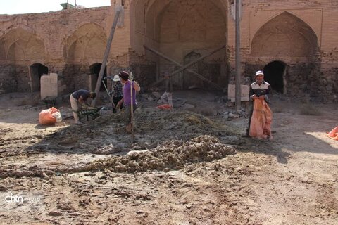 بازدید مسئولان اردکان از مرمت اضطراری قلعه تاریخی خرگوشی